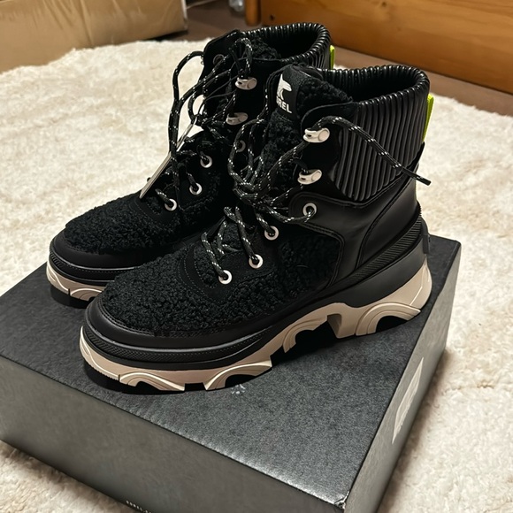 New In Box Brex Sorel Booties - Picture 2 of 7
